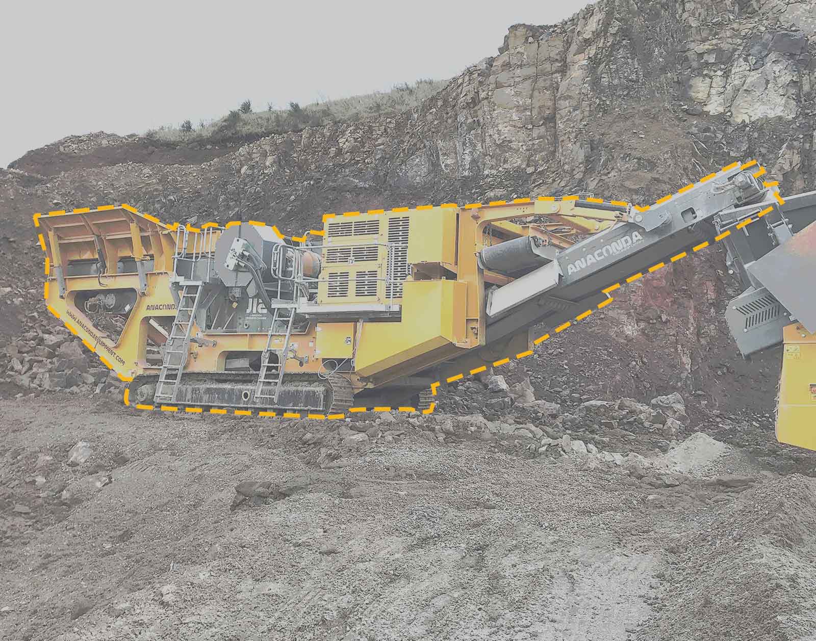 How does a stone crusher work mechanically?